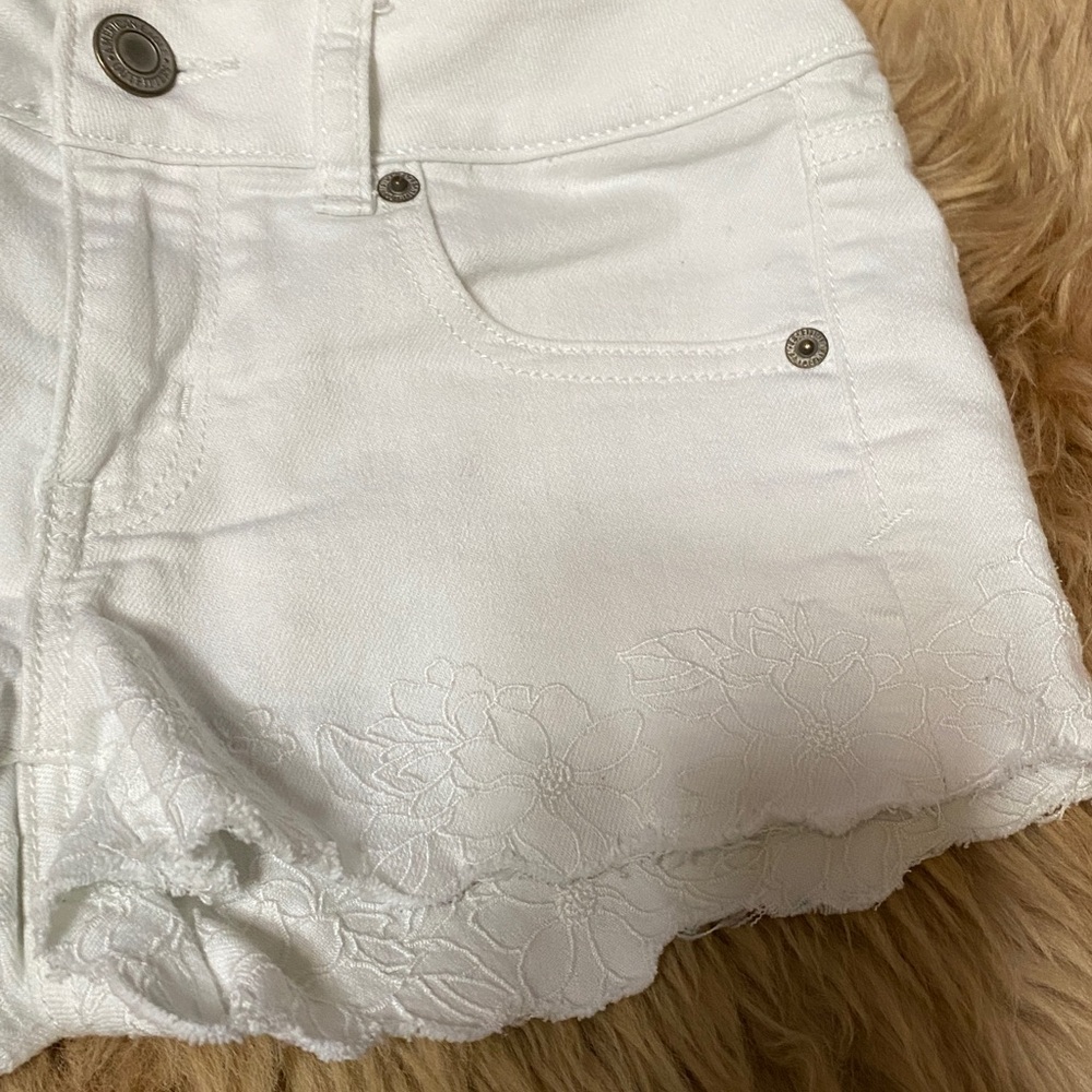 American Eagle Outfitters White Jean Shorts with Lace Trim - Picture 4 of 8